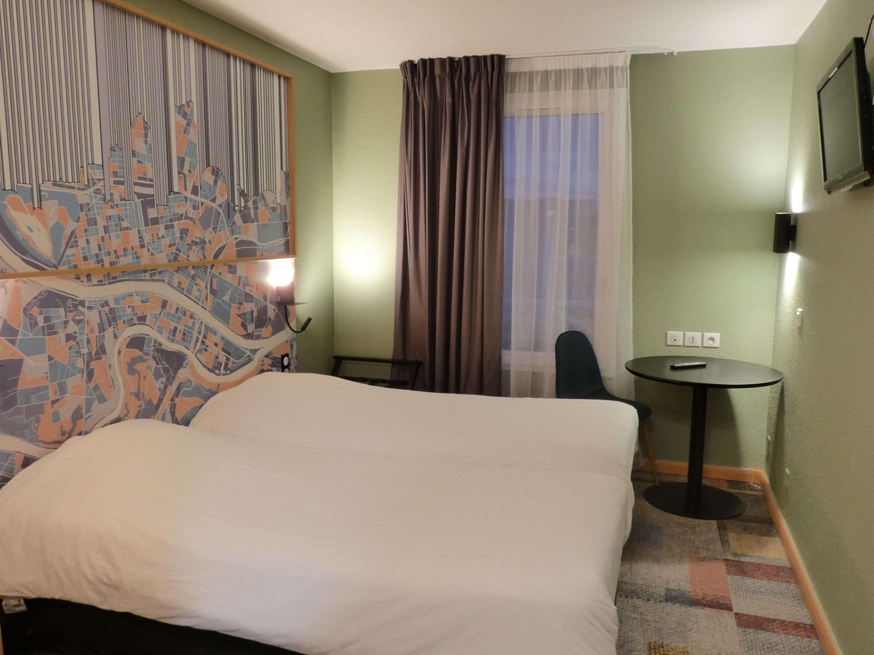 Ibis Styles Lyon Croix Rousse Hotel Exterior photo